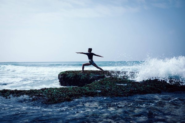 Comment utiliser le yoga pour améliorer la flexibilité et la force des articulations ?