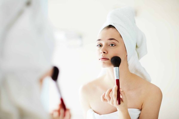 Quelle routine pour un maquillage élégant et minimaliste ?