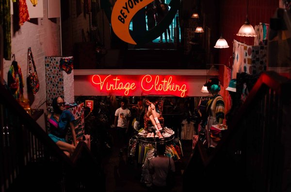 Les secrets des boutiques vintage pour dénicher des trésors